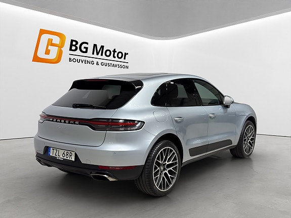 Porsche Macan 4 of 5
