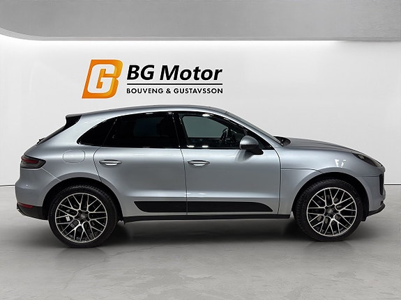 Porsche Macan 3 of 5