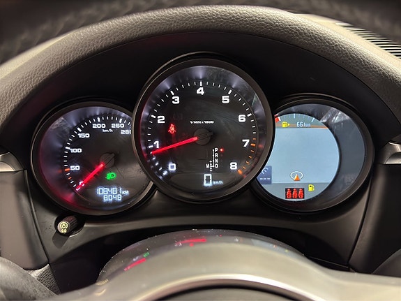 Porsche Macan 18 of 24