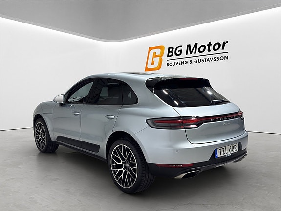 Porsche Macan 7 of 24