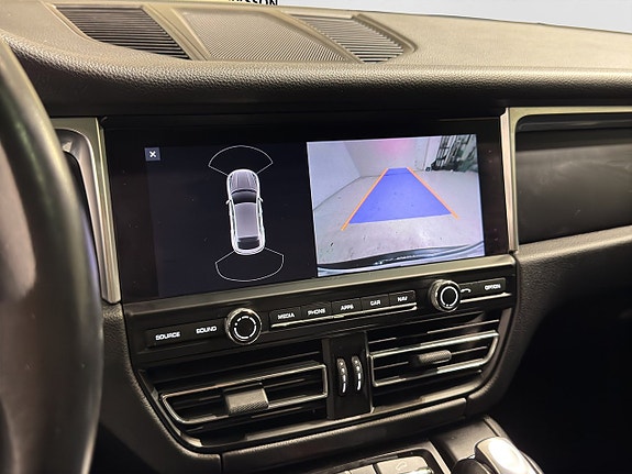 Porsche Macan 22 of 24