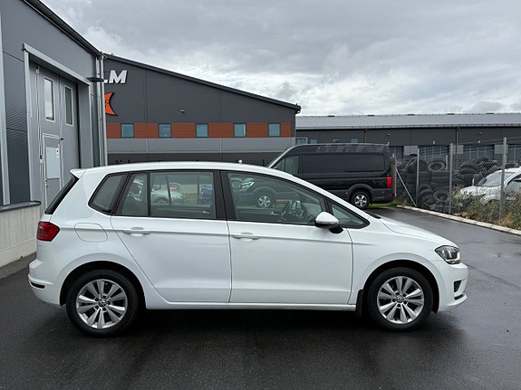 Volkswagen Golf Sportsvan 2 of 11