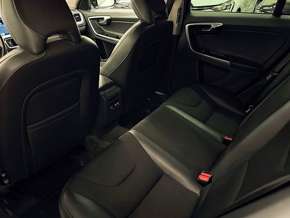 Volvo V60 Cross Country 12 of 15