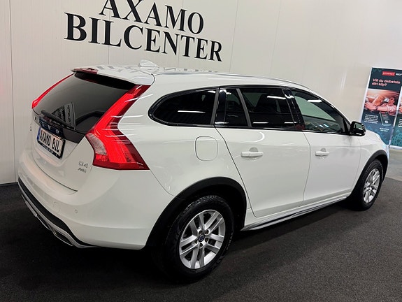 Volvo V60 Cross Country 6 of 15