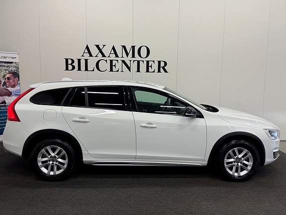 Volvo V60 Cross Country 3 of 5