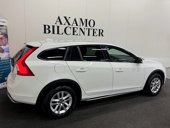 Volvo V60 Cross Country 7 of 15