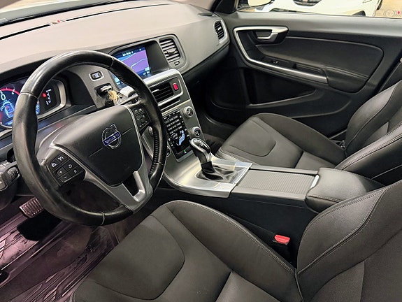 Volvo V60 Cross Country 11 of 15