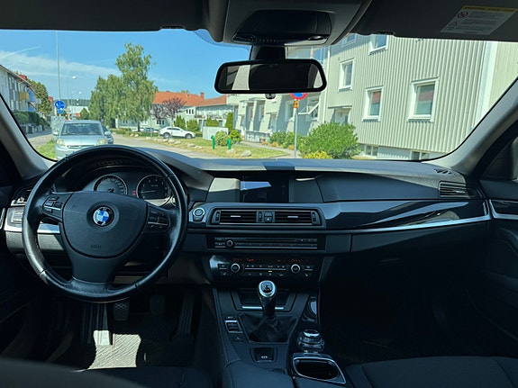BMW 528i 6 of 7