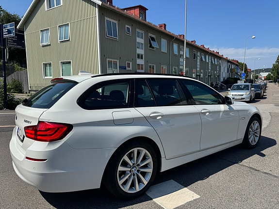 BMW 528i 3 of 5