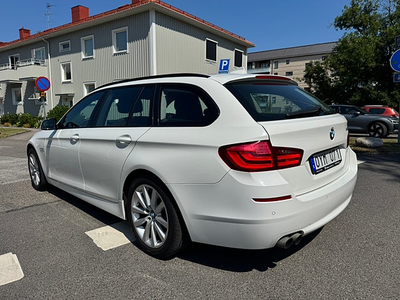 BMW 528i 2 of 5