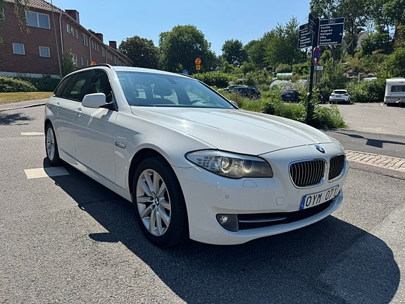 BMW 528i 4 of 5