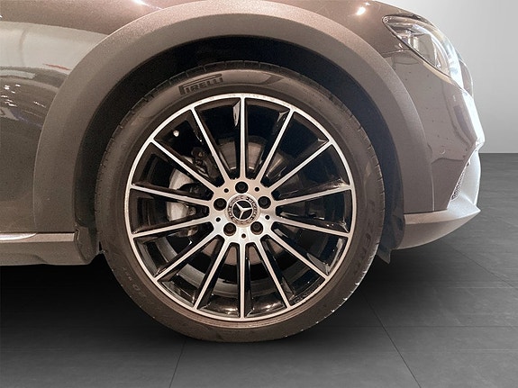 Mercedes-Benz E220 15 of 18