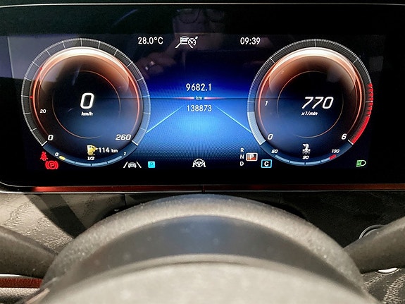 Mercedes-Benz E220 8 of 18