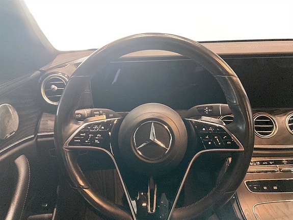 Mercedes-Benz E220 7 of 18