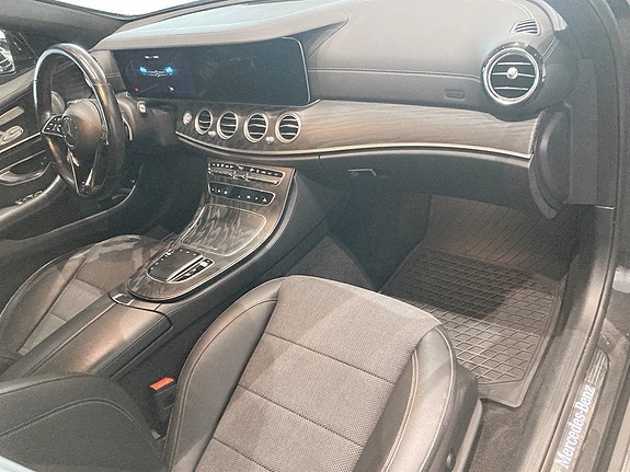 Mercedes-Benz E220 12 of 18