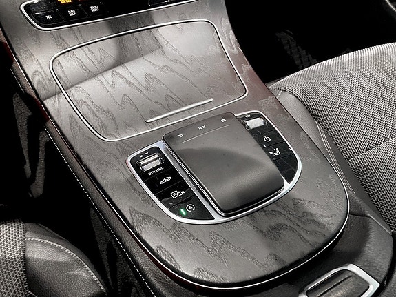 Mercedes-Benz E220 11 of 18