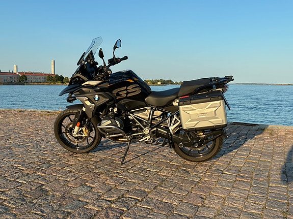 BMW R 1250 GS 2 of 5