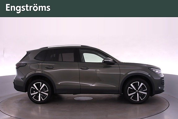 Volkswagen Tiguan 3 of 24