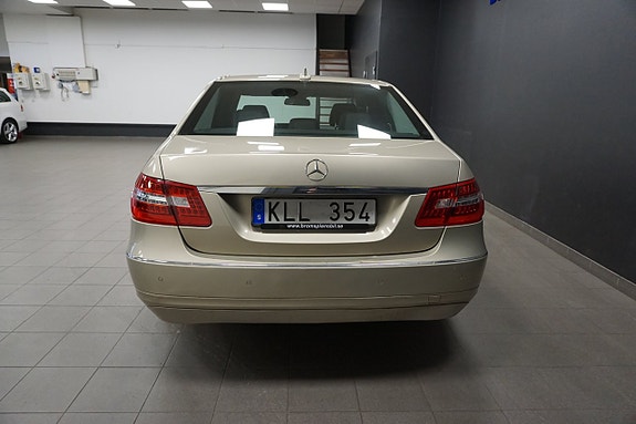 Mercedes-Benz E220 7 of 17
