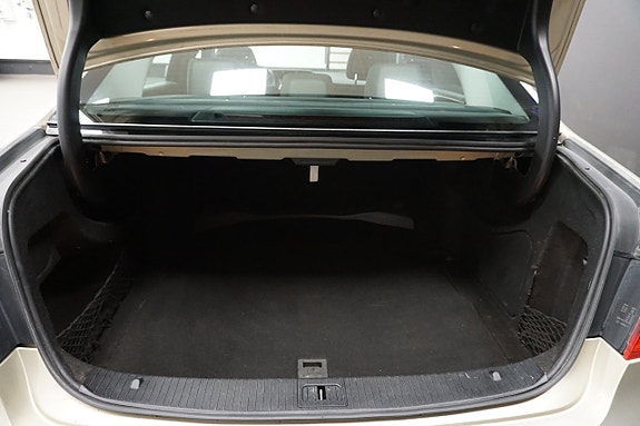 Mercedes-Benz E220 16 of 17
