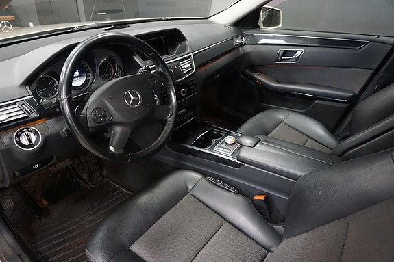 Mercedes-Benz E220 5 of 17