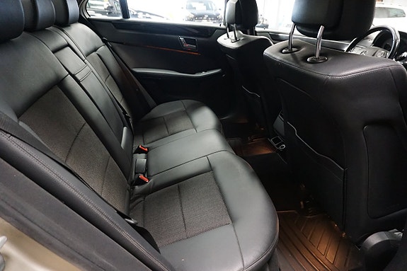 Mercedes-Benz E220 14 of 17