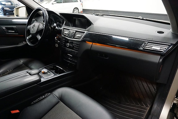Mercedes-Benz E220 9 of 17
