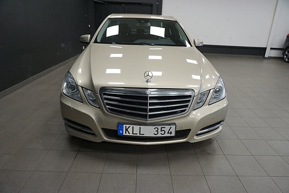 Mercedes-Benz E220 3 of 17