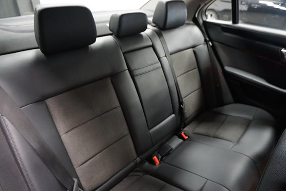 Mercedes-Benz E220 12 of 17