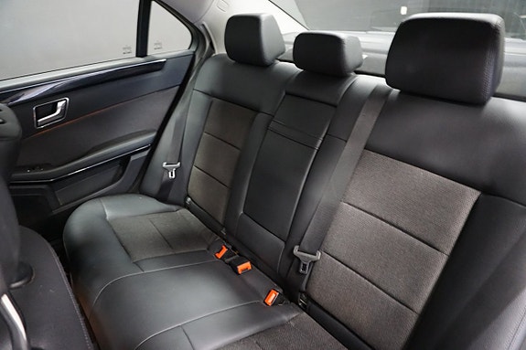 Mercedes-Benz E220 13 of 17