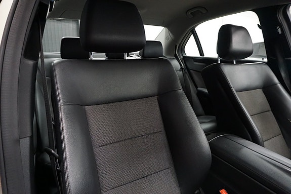 Mercedes-Benz E220 11 of 17