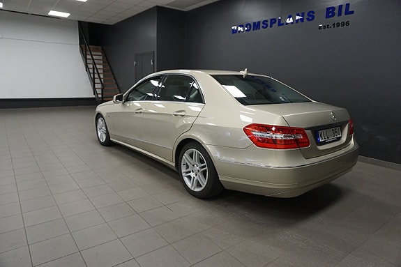 Mercedes-Benz E220 6 of 17