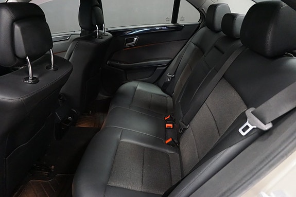 Mercedes-Benz E220 15 of 17