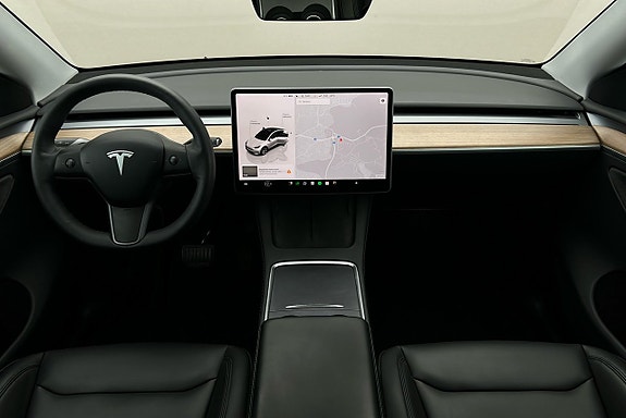 Tesla Model Y 6 of 26