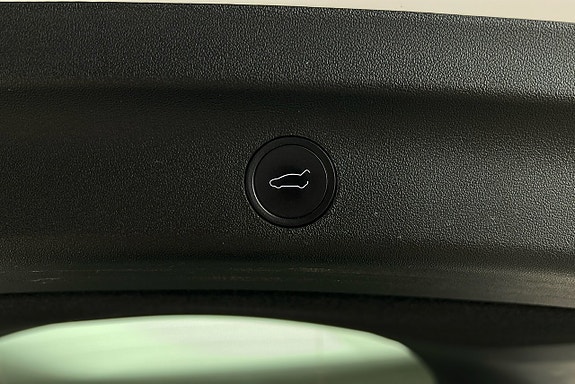 Tesla Model Y 14 of 26