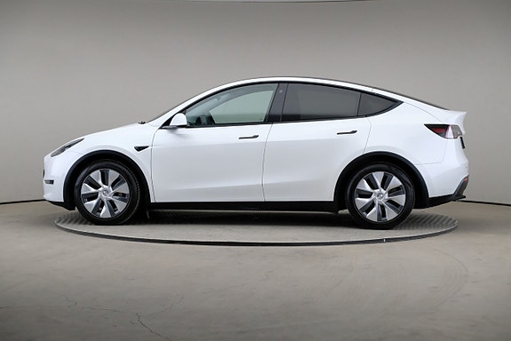 Tesla Model Y 4 of 26