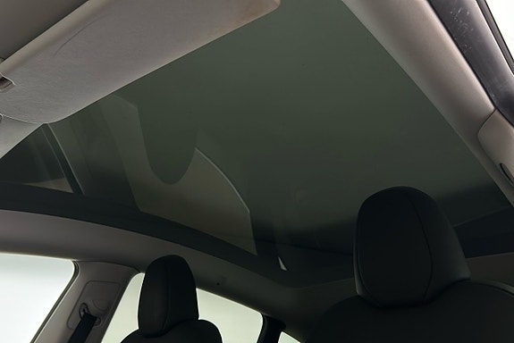 Tesla Model Y 15 of 26