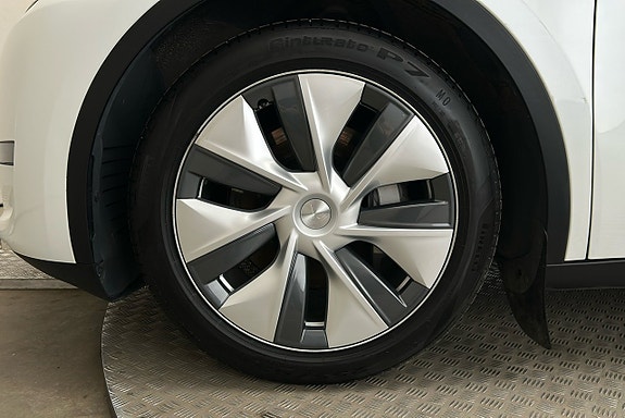 Tesla Model Y 11 of 26