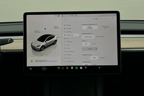 Tesla Model Y 23 of 26