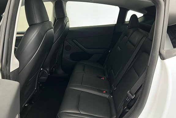 Tesla Model Y 12 of 26
