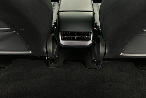 Tesla Model Y 22 of 26