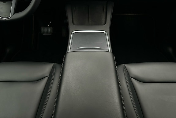Tesla Model Y 8 of 26