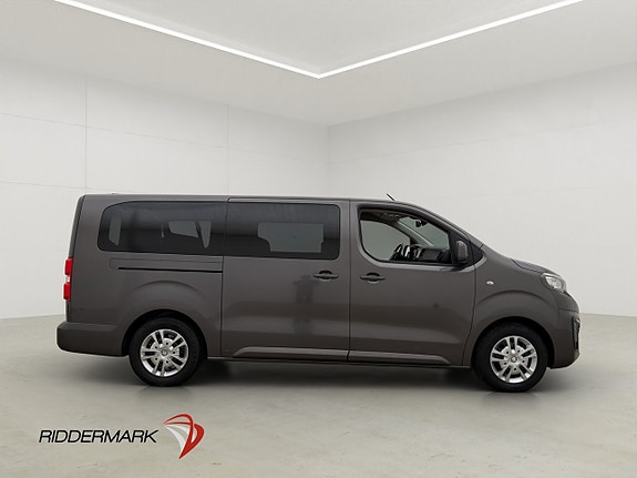 Peugeot e-Traveller 2 of 5