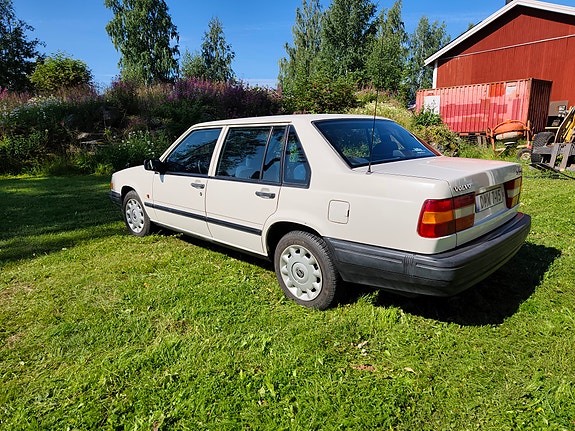 Volvo 940 2 of 5