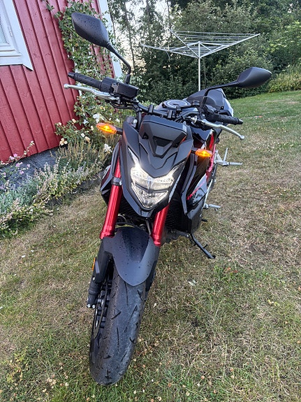Honda CB750 3 of 5
