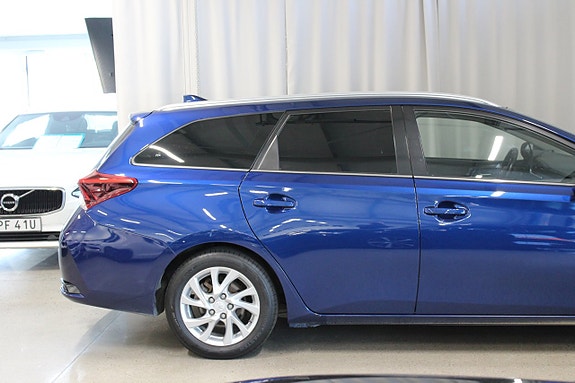 Toyota Auris 3 of 5