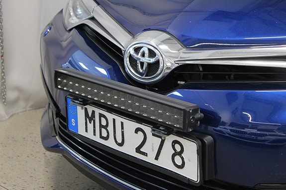 Toyota Auris 2 of 5