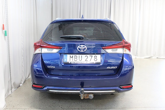 Toyota Auris 4 of 5