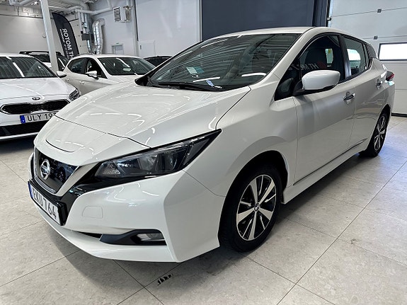 Nissan Leaf 3 of 5