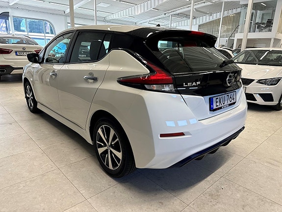 Nissan Leaf 4 of 5